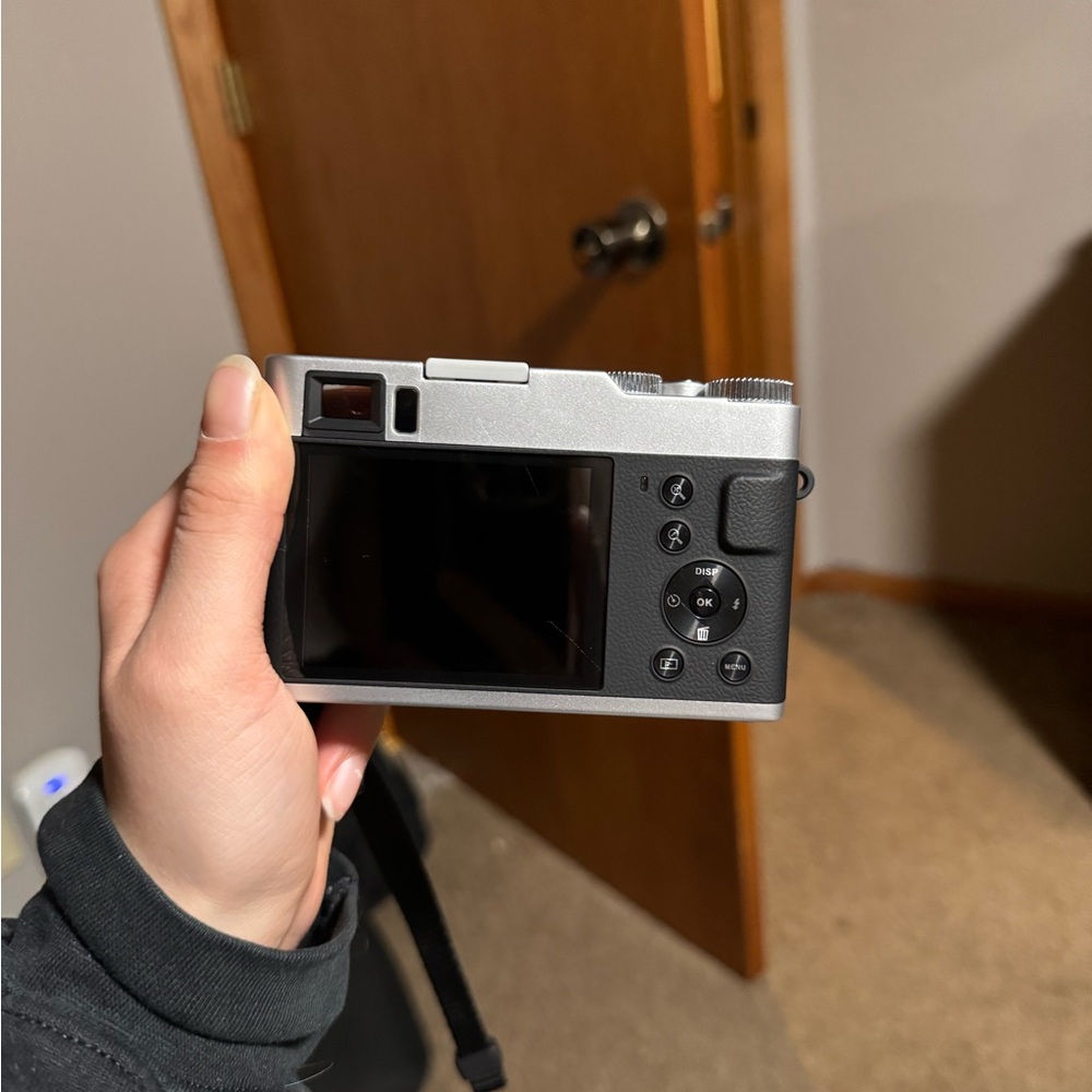 4K Ultra HD Digital Camera - Picture 2 of 7